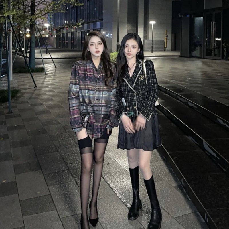 Áo Sơ Mi Unisex Tay Dài Sọc Caro Đỏ Đậm In Logo Chữ Cái Đầy Màu Sắc L888V Tky6U5