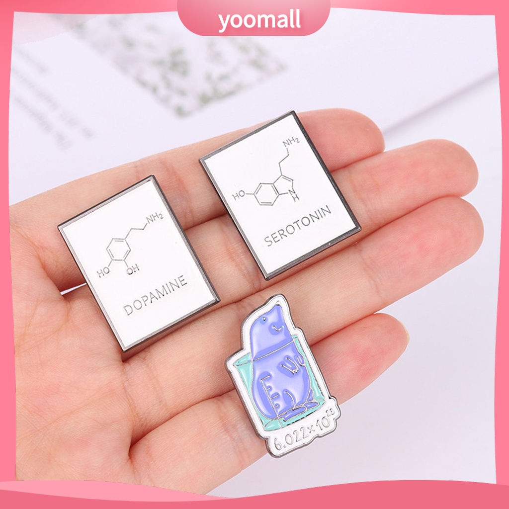 Ghim Cài Áo Hình Vuông In Chữ Cái Dùng Trang Trí Quần Áo