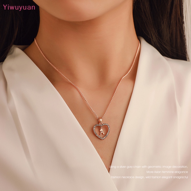 Vòng cổ Mặt Trái Tim Khắc 26 Chữ Cái Đính Đá Pha Lê Mới