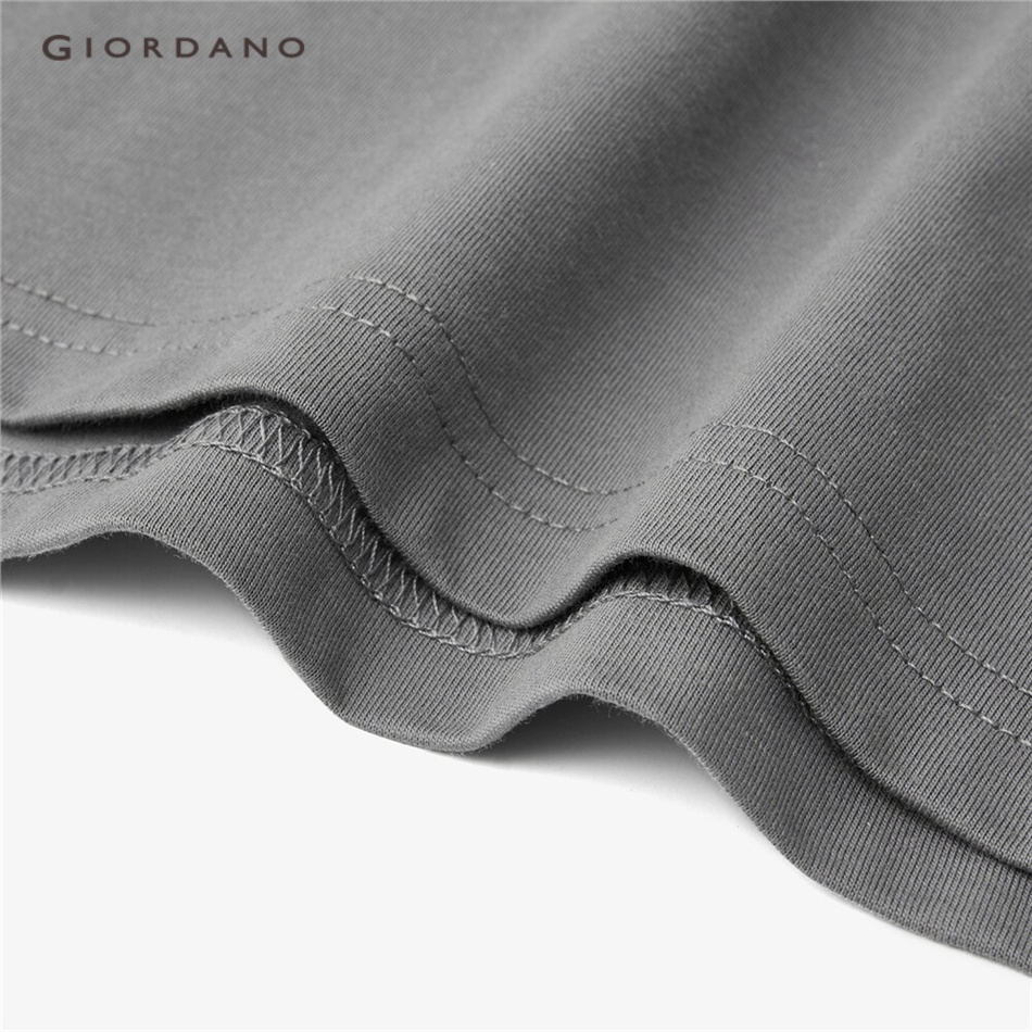 Áo thun cotton GIORDANO 01023825 tay dài thêu chữ cho nam