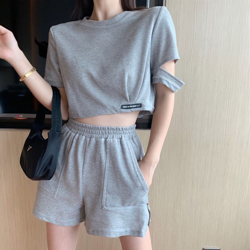 Set Đồ Thể Thao Áo Thun Tay Ngắn Phong Cách Mới 2023 + Quần Short Ống Rộng Ngọt Ngào Thời Trang Mùa Hè Cho Nữ