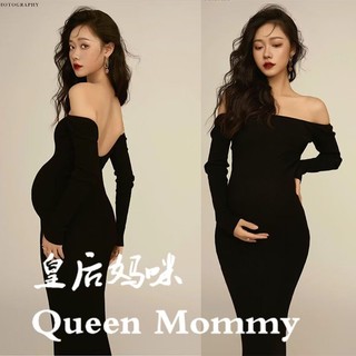 Đầm bầu dệt kim hở lưng màu đen làm đạo cụ chụp ảnh nghệ thuật