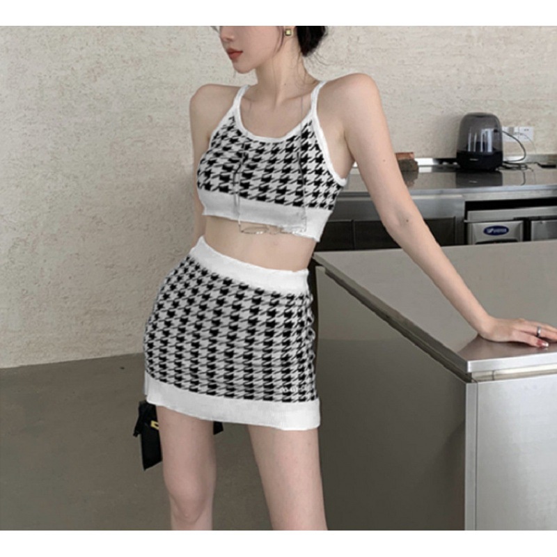 Bộ Áo Dệt Kim Hai Dây Dáng Ôm Phối Chân Váy Ngắn Thời Trang Cho Nữ