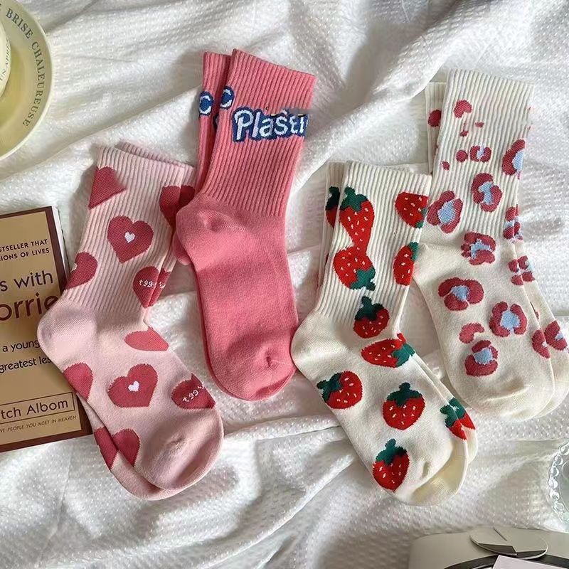 Màu hồng đáng yêu của họa tiết vớ ống trung bình dành cho các cô gái thời trang YR