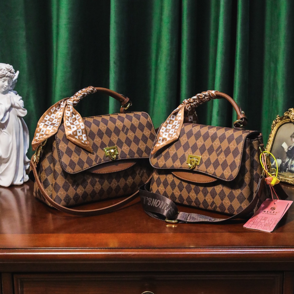 Túi xách in thời trang high-grade light luxury crossbody bag shoulder bag