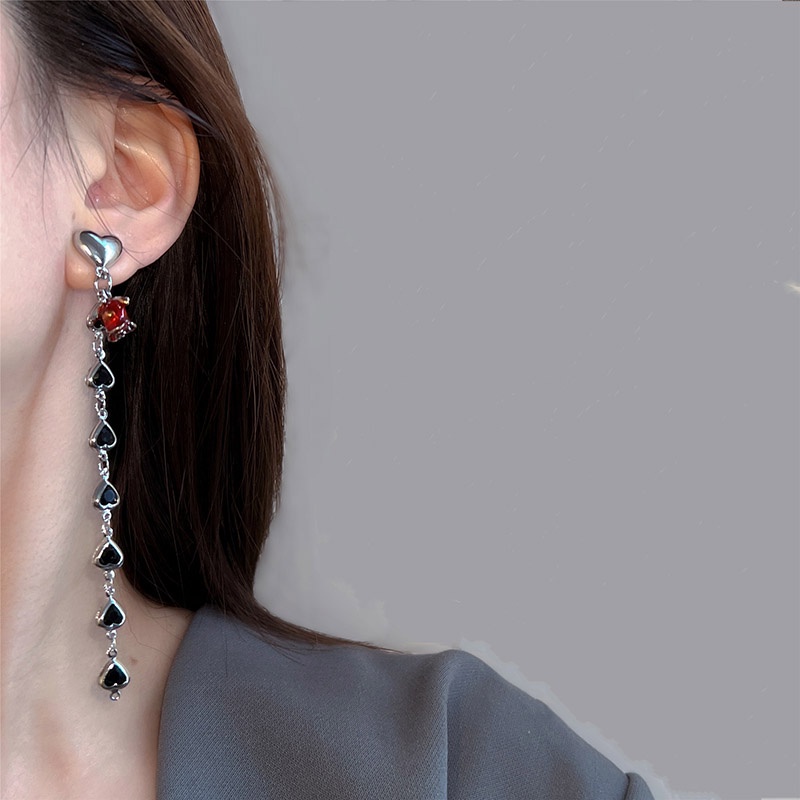 Khuyên Tai Tua Rua Hình Trái Tim Màu Đen Phong Cách Cổ Điển Thời Trang Cao Cấp