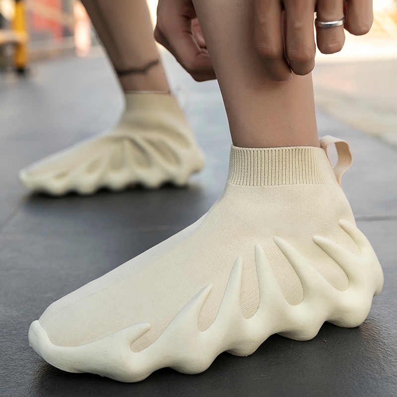 Big size 31-48 high top nam giày chạy bộ siêu nhẹ lưới thoáng khí phụ nữ thể thao giày thể thao đệm mềm chống sốc đáy slip-on đi bộ vớ chạy bộ giày dép đen trắng xám kaki