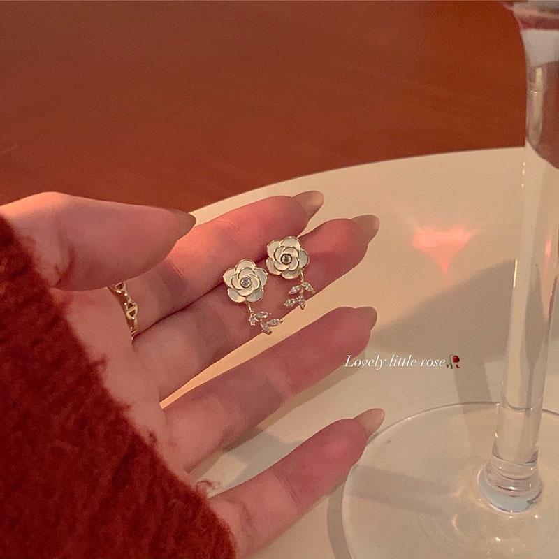 Bông Tai Hình Hoa Trà Đính Đá Phối Tua Rua Phong Cách Thời Trang Mới 2023