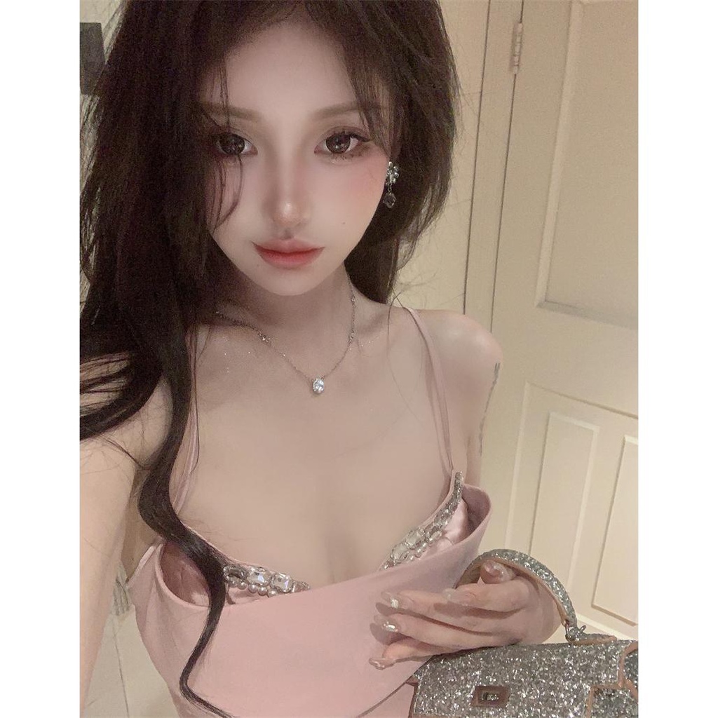 Đầm Hai Dây Sát Nách Đính Ngọc Trai Sang Trọng