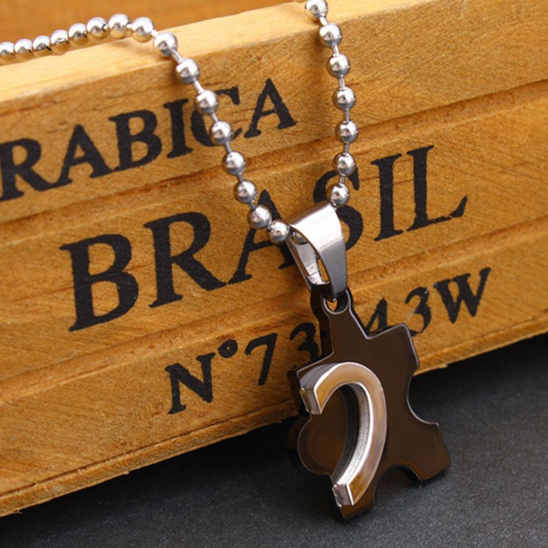 Bộ 2 Vòng cổ Thép Titan Mặt Ghép Hình Trái Tim Cho Cặp Đôi