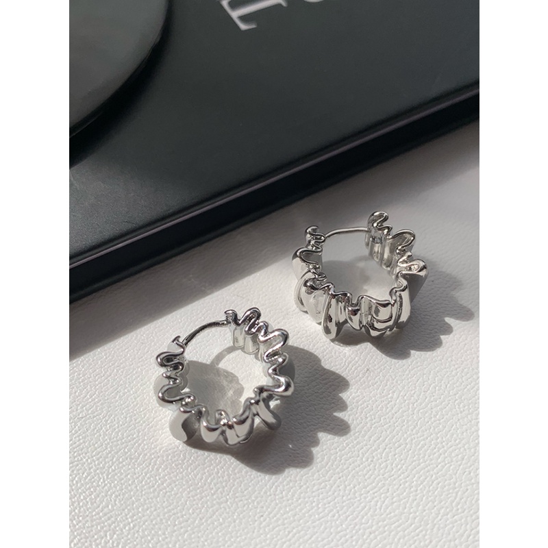 Khuyên Tai Kim Loại Xếp Ly Phong Cách Thời Trang Mới 2023