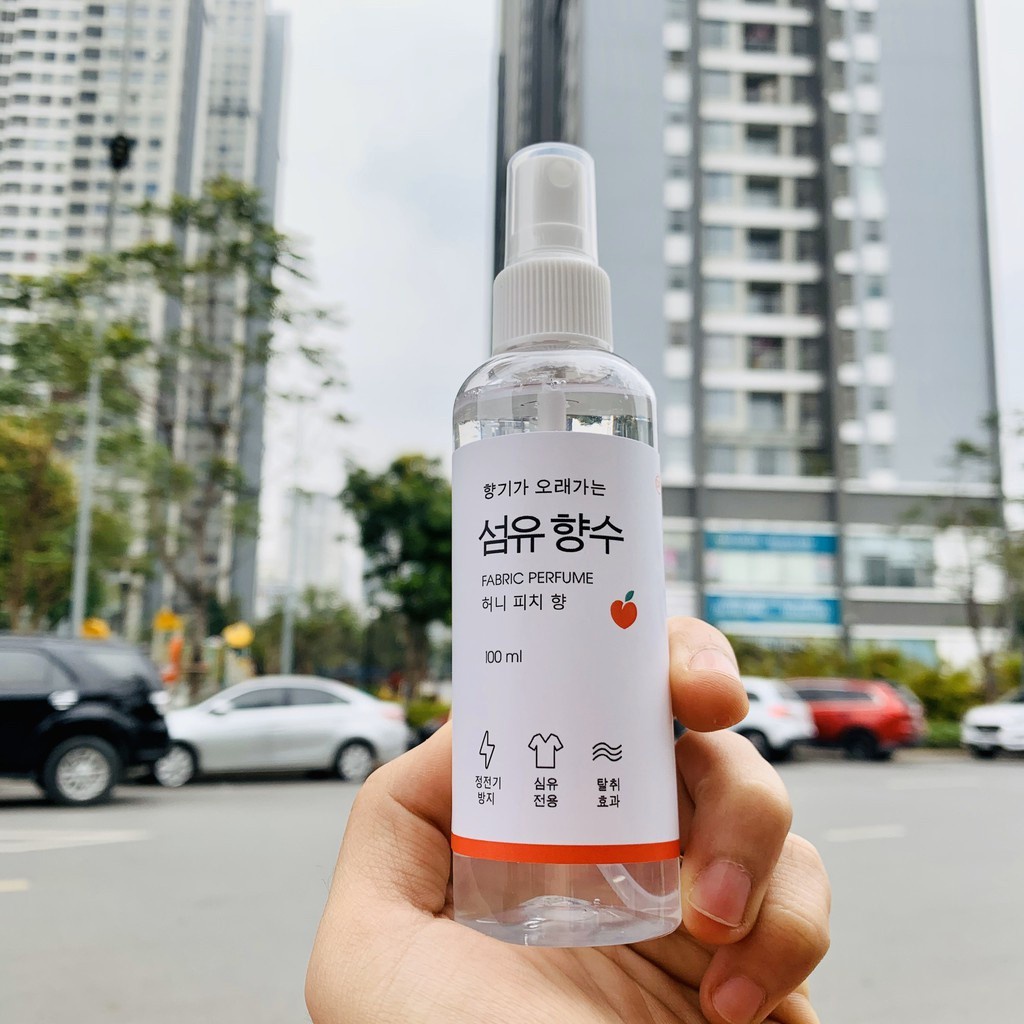 Xịt thơm quần áo Fabric Perfume Hàn Quốc Chai 250ml Hương Đào - Hoa anh đào - Gỗ
