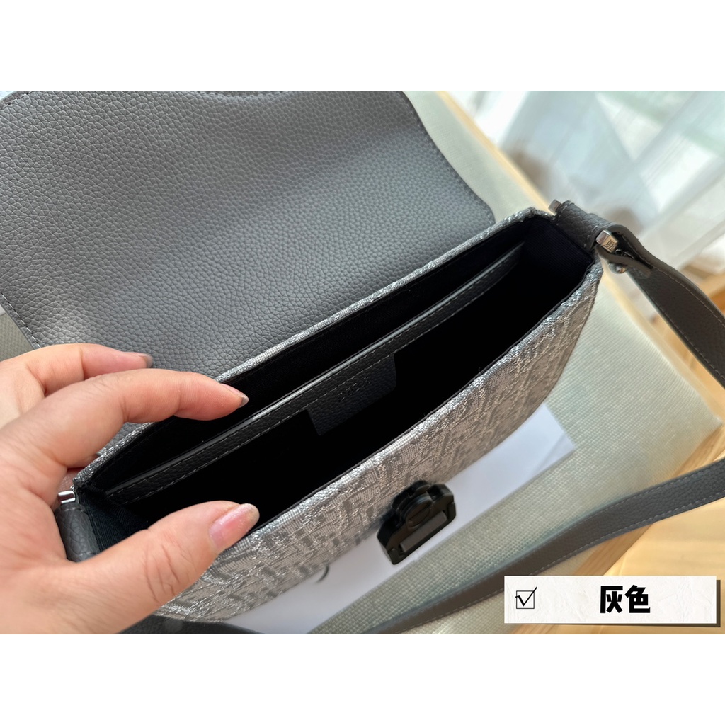 Túi Đeo Chéo Hình Yên Ngựa Mới Cho Nam