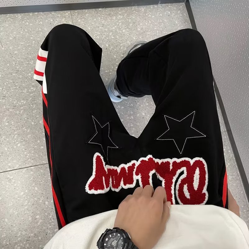 Quần Dài Ống Rộng Màu Đỏ Đen Phong Cách Retro Mỹ Cá Tính Cho Nam