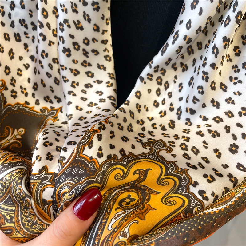 Khăn Choàng Cổ Hình Vuông 90 * 90CM Bằng Lụa In Họa Tiết Da Báo Thời Trang Thu Đông Cho Nữ