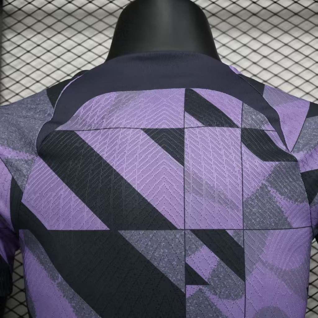 Áo Thun Bóng Đá Tay Ngắn Màu Tím Liverpool 2324