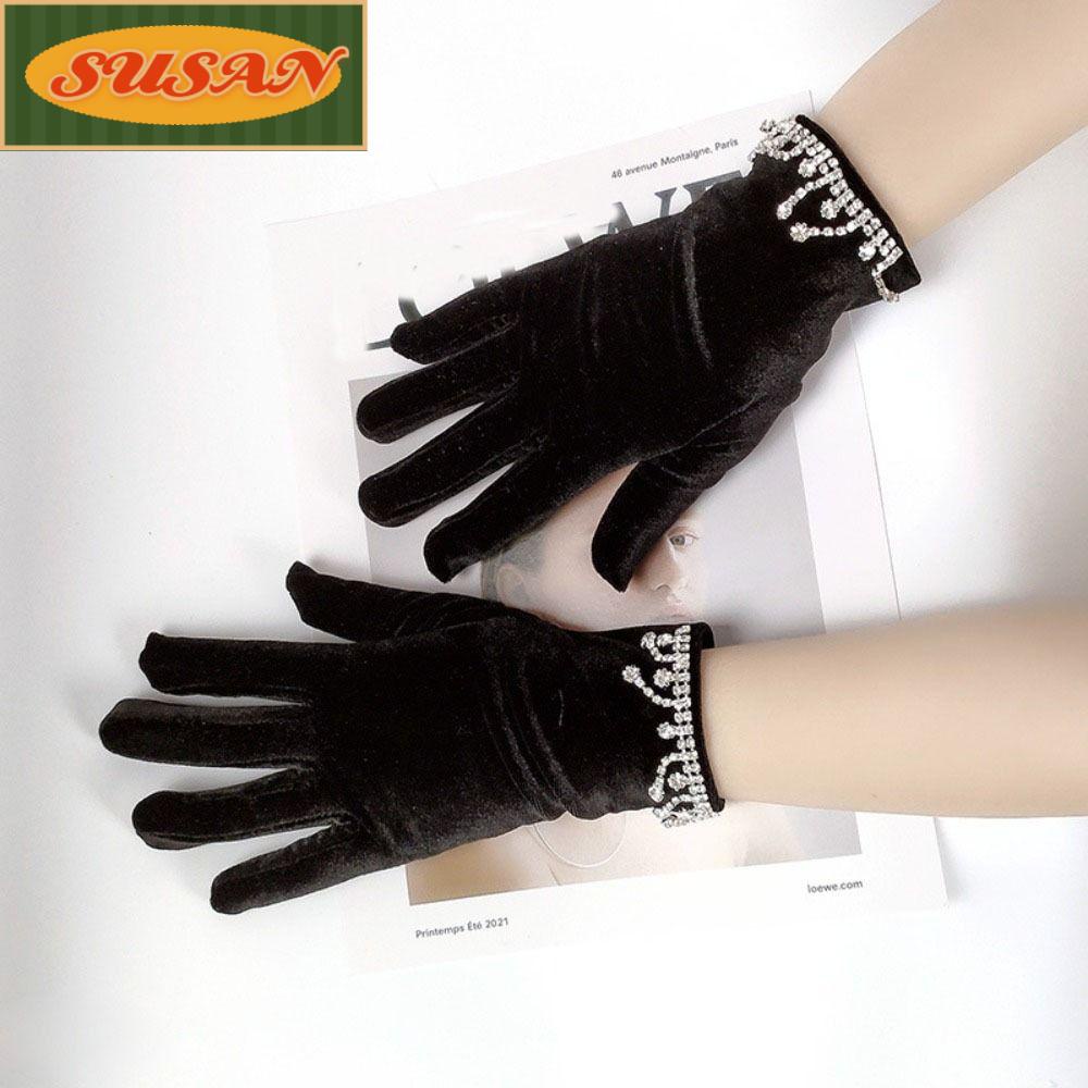 Găng Tay Màu Sắc Thời Trang Cho Các Bữa Tiệc