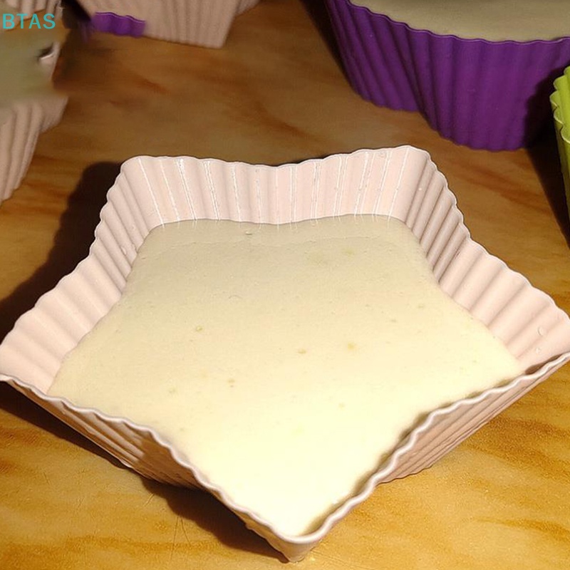 Bộ 4 Khuôn Silicone Làm Bánh Muffin Hình Vuông / Tròn / Trái Tim