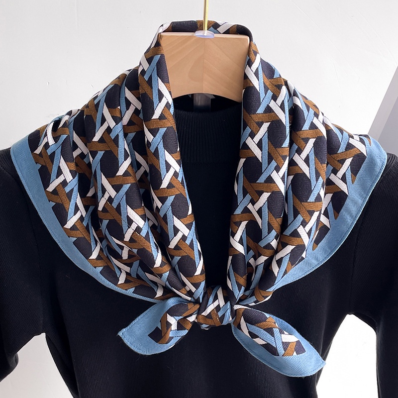 Khăn Choàng Cổ Dệt Kim 65X65Cm In Họa Tiết Hình Học Hai Mặt