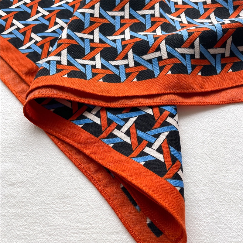 Khăn Choàng Cổ Dệt Kim 65X65Cm In Họa Tiết Hình Học Hai Mặt