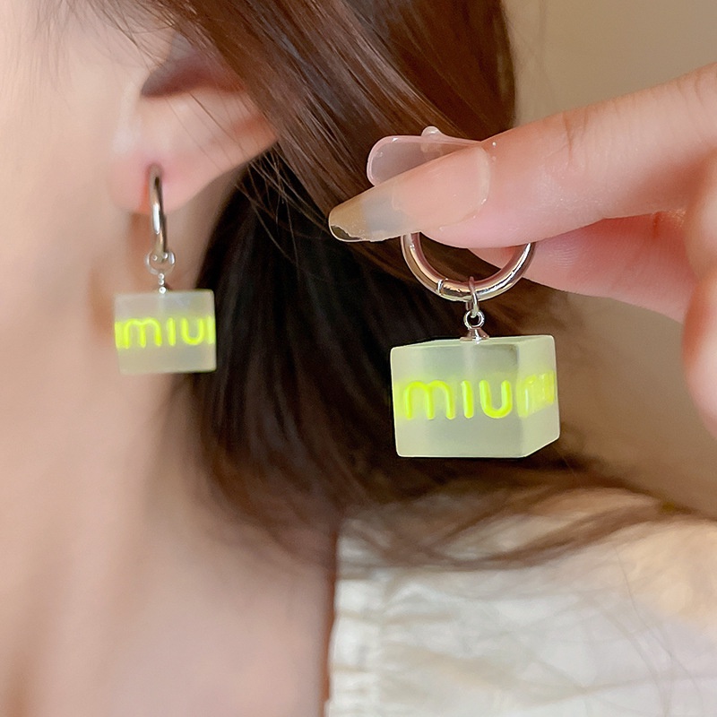 Bông Tai Hình Vuông Màu Kẹo Ngọt Họa Tiết Chữ Đơn Giản Thời Trang Hàn Quốc