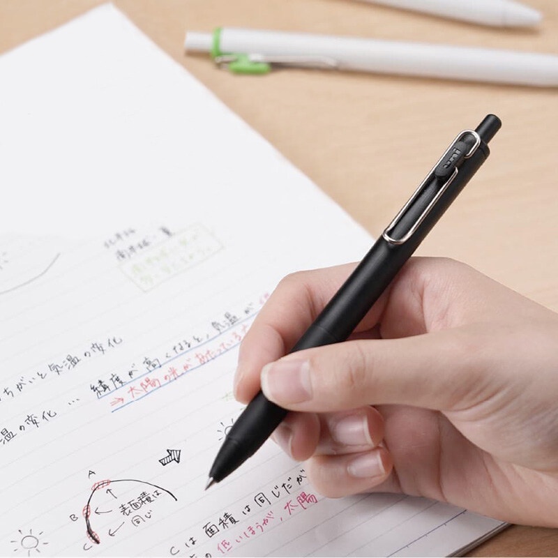 1 Bút Mực Gel UNI Màu Trơn Ngòi 0.38 UMN-S 0.38 / 0.5mm