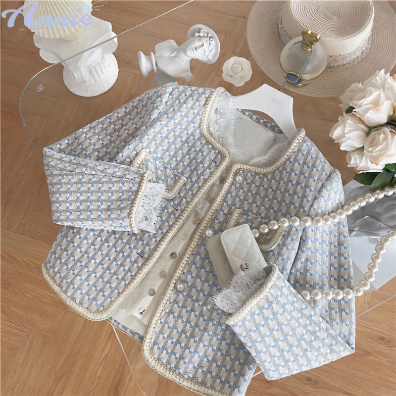 Cô gái phong cách phương tây phù hợp với áo khoác pháp lady style top