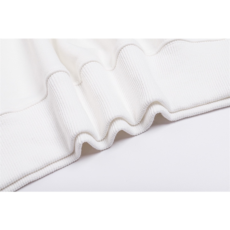 Ami-the three-dimensional love logo trên ngực thông qua ba chiều dệt kim thêu và khăn thêu để hoàn thành áo len cổ tròn, cả nam và nữ