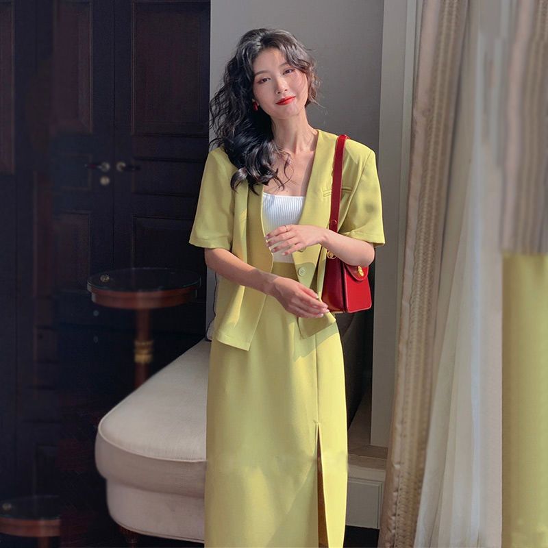 Bộ Áo Vest Ngắn Tay Màu Xanh Lá Phối Chân Váy Kiểu Pháp Nữ Tính