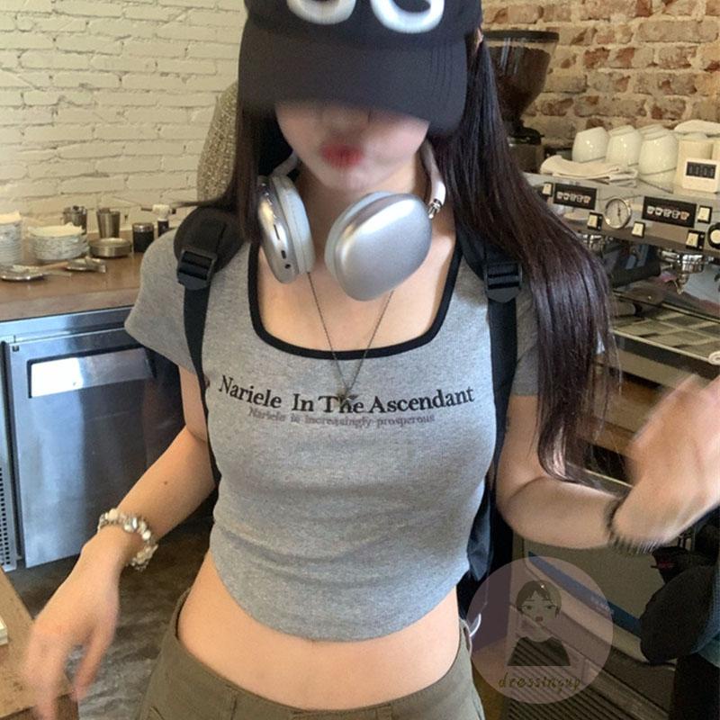 Áo Thun Nữ Ngắn Tay Cổ Vuông Thêu Chữ Thời Trang