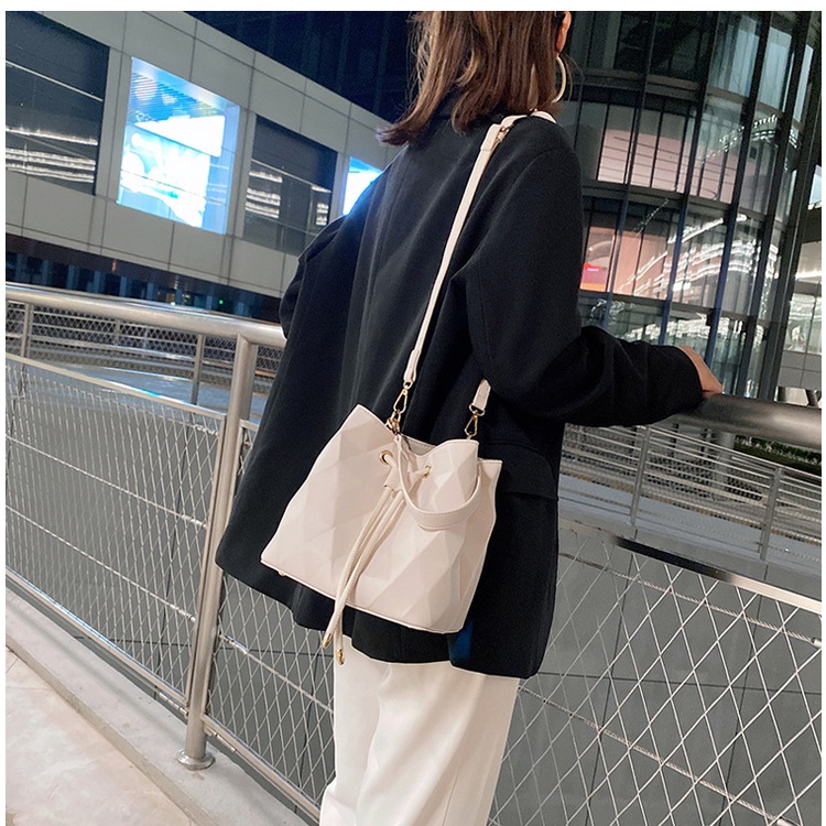 Túi Đeo Chéo Vai Kiểu Dây Rút Họa Tiết Hình Học Màu Sắc Thời Trang Sành Điệu Cho Nữ