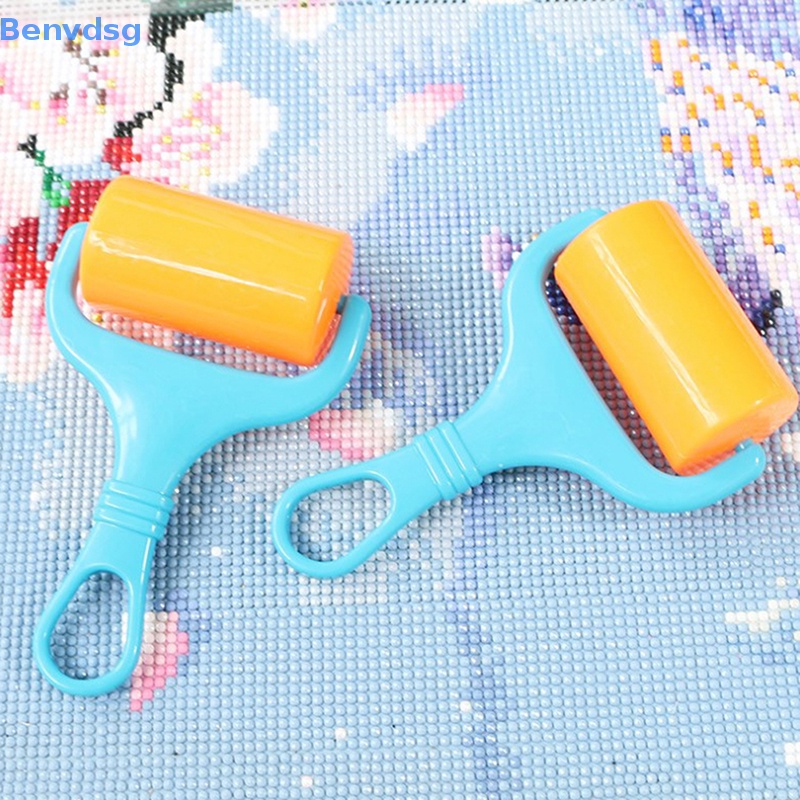 Cây Lăn Bằng Nhựa Chuyên Dụng Cho Thêu Tranh Chữ Thập