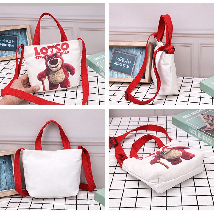 Túi Đeo Chéo Vải Canvas In Hình Gấu Dâu Tây Dễ Thương Phong Cách Hàn Quốc Cho Nam Và Nữ