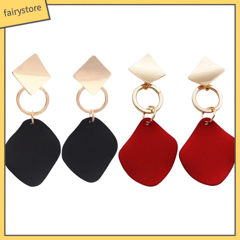 1 Đôi Bông Tai Hợp Kim Dáng Dài Họa Tiết Hình Thoi Màu Sắc Tương Phản Dành Cho Nữ