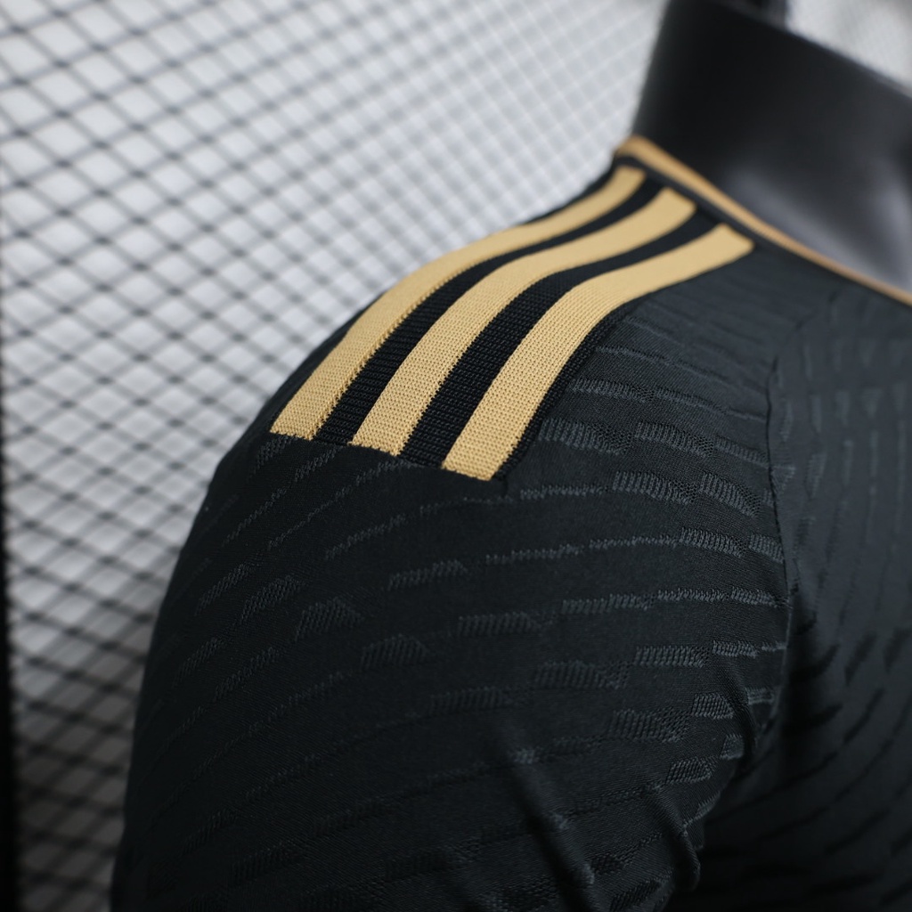 Áo Thun Bóng Đá Tay Ngắn Real Madrid 2324