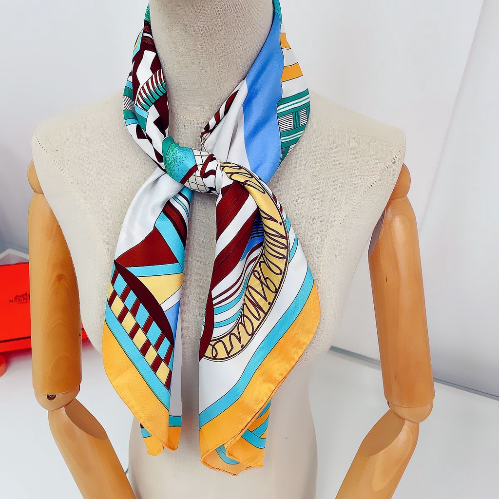 Khăn Choàng Lụa Đan Chéo Handmade Thời Trang Dành Cho Người Lớn Tuổi