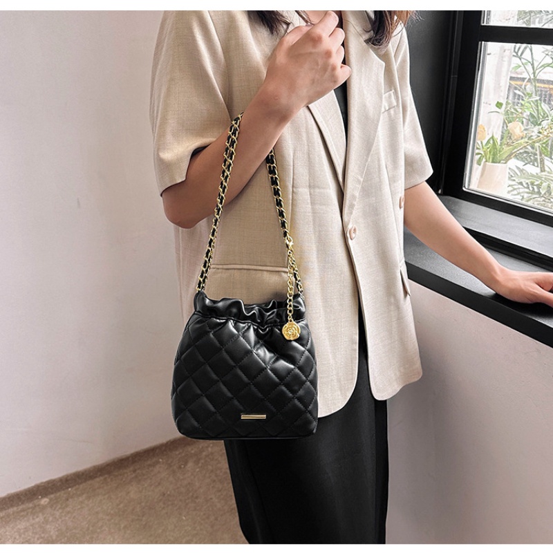 Túi Xách bucket Dây Xích Họa Tiết Kim Cương Cao Cấp Thời Trang niche