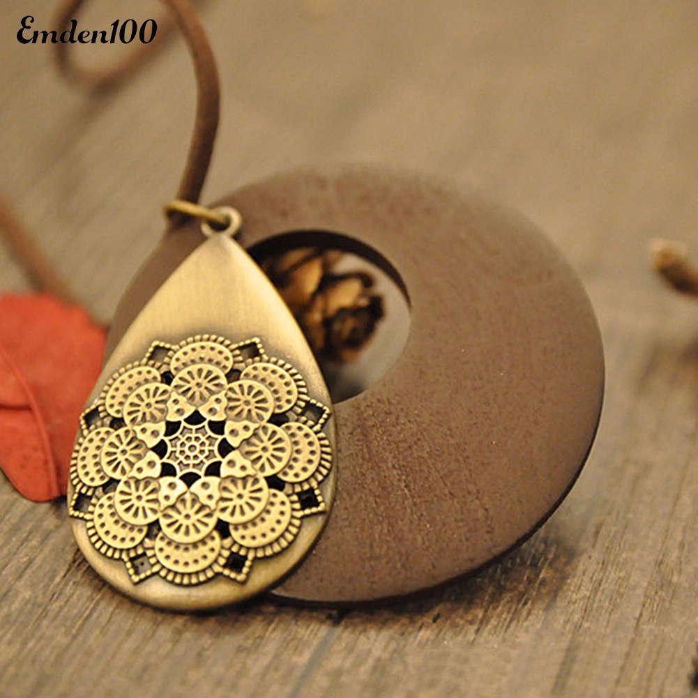 Vòng cổ Nữ Chất Liệu Nhung Mặt Gỗ Chạm Khắc Rỗng Phong Cách Vintage