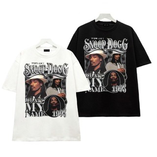 Áo thun Bóng đá. Mẫu hình Snoop Dogg (Who Am I) Tay Lỡ Unisex - Đen_Trắng Cổ Tròn