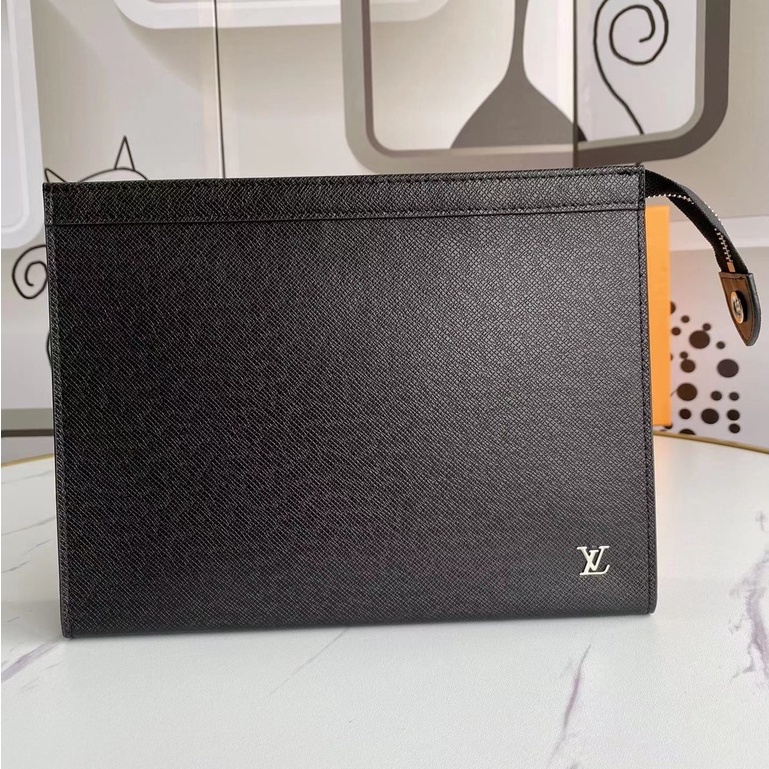 Túi Xách Louis Vuitton Da Màu Đen Sang Trọng
