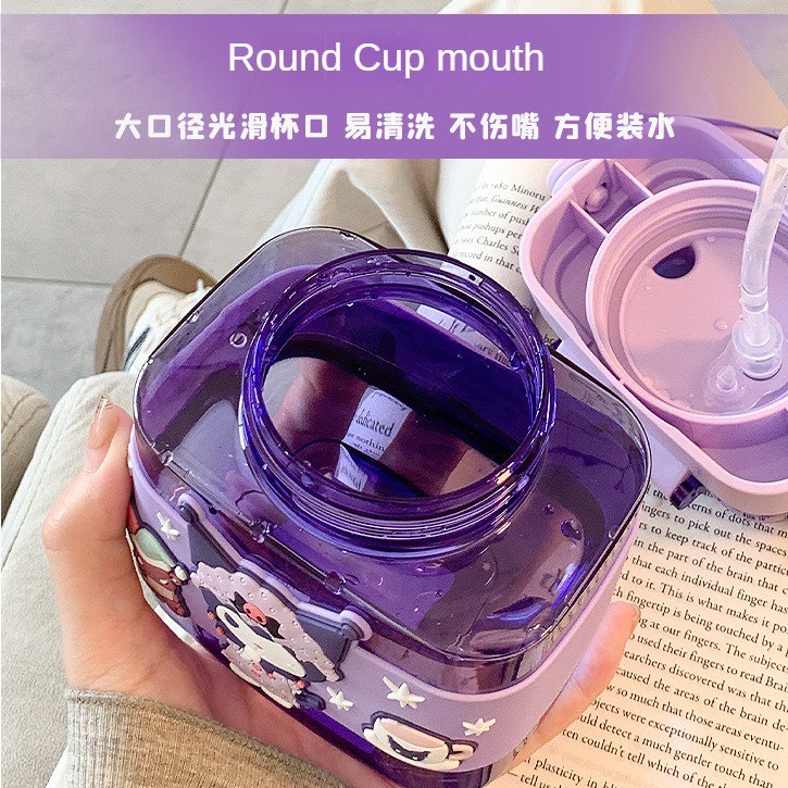 Bình Nước 2 Nắp Cho Bé Disney Sanrio Nhựa Tritan Có Dây Đeo Hình Kitty, Mickey, Gấu Dâu, Kuromi Siêu Dễ Thương-METICSHOP