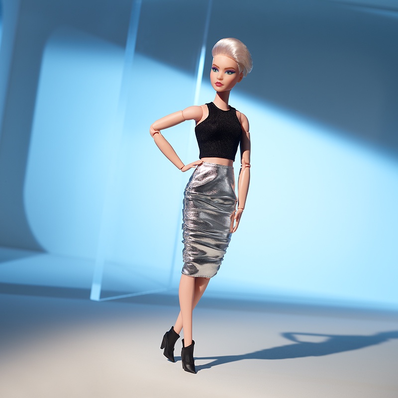 Búp Bê barbie Nhìn Loạt Quà Tặng Cô Gái