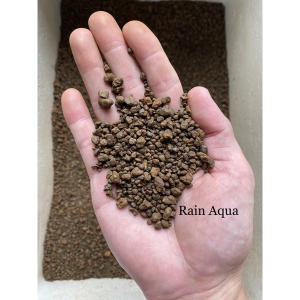 Sỏi suối nâu tự nhiên.