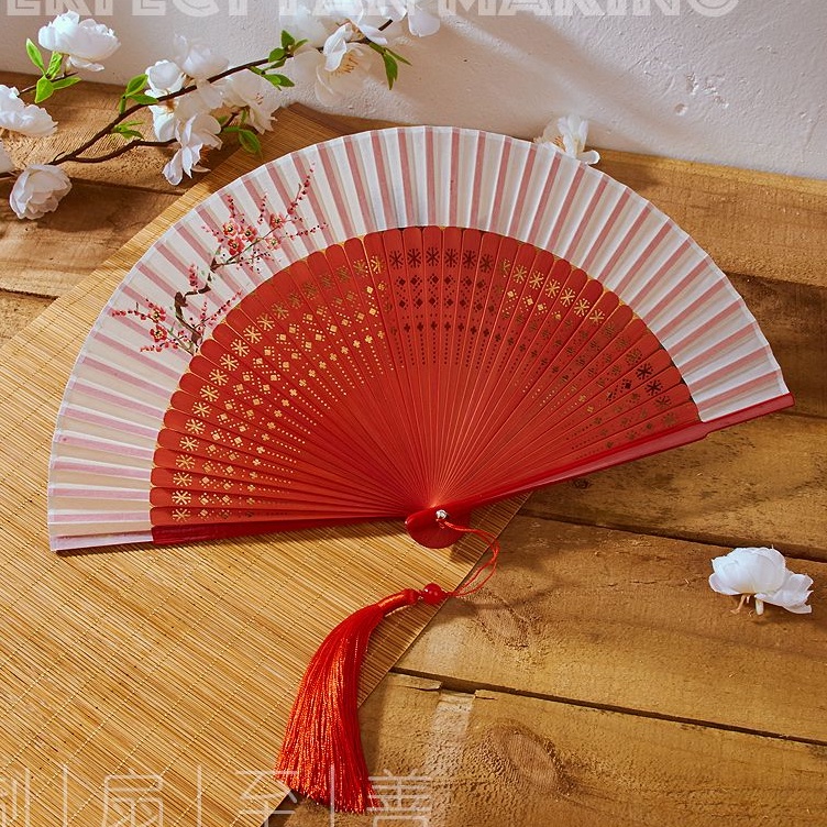 Quạt Xếp Cầm Tay Bằng Tre Và Lụa Màu Xám Vẽ Họa Tiết Phong Cách Trung Hoa Cổ Điển Dùng Làm Đạo Cụ Chụp Ảnh Cưới