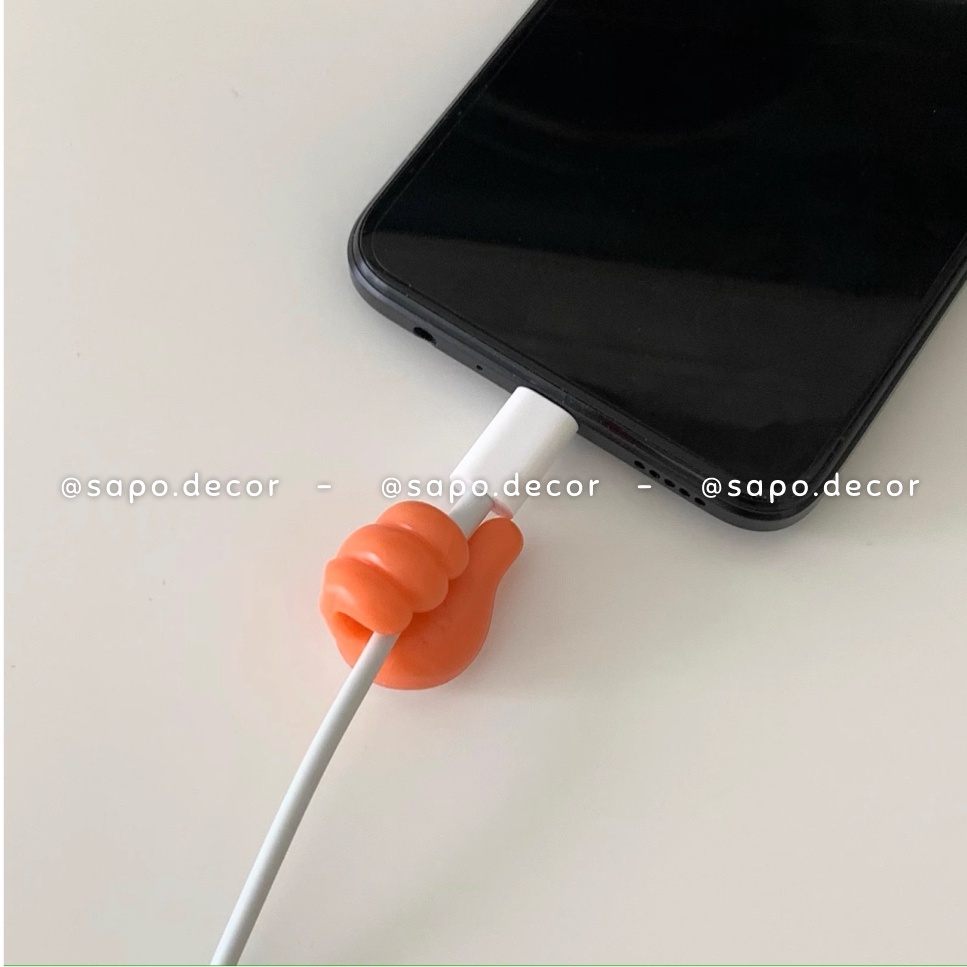 Móc treo dây sạc, gắn dây tai nghe hình bàn tay, cố định cáp sạc dán tường đa năng - Sapo Decor 1