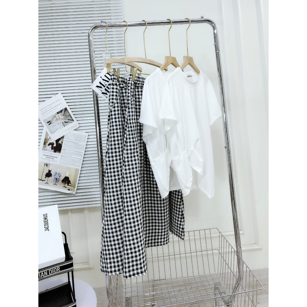 Set Bộ Nữ Áo Thun Trắng Lệch Vạt Dúm Eo 1 bên Mix Chân Váy Kẻ Caro Dáng Dài