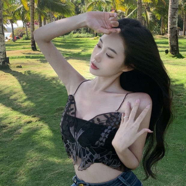 Áo Croptop Hai Dây Màu Đen Thêu Hình Bướm Phối Ren Phong Cách Hàn Quốc Quyến Rũ Cho Nữ