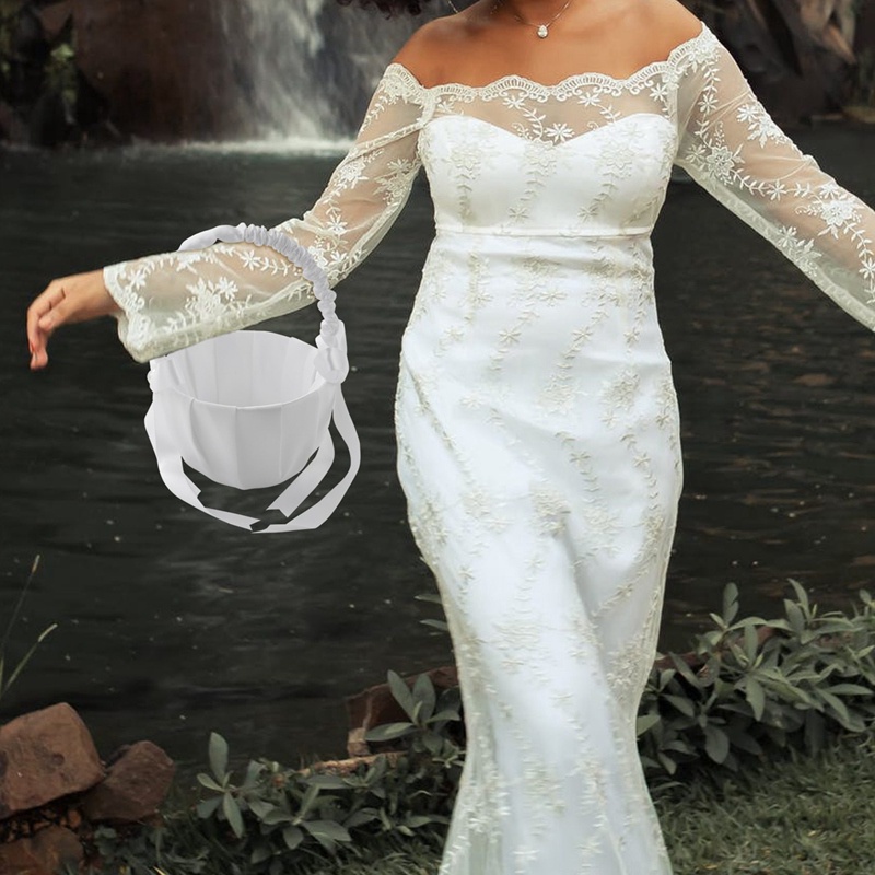 Giỏ Hoa Đính Nơ Và Ngọc Trai Lãng Mạn Trang Trí Tiệc Cưới