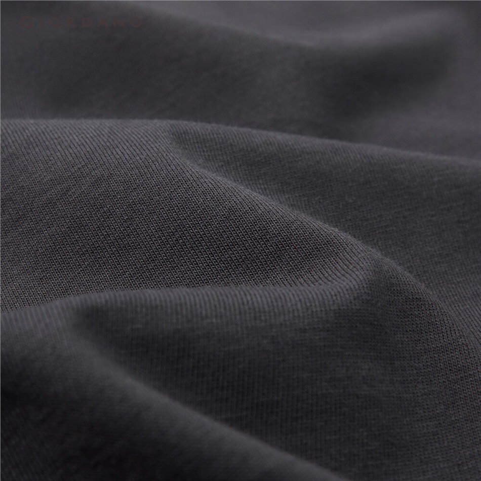 Áo thun nam GIORDANO 13023302 dệt kim cotton 100% cổ tròn tay ngắn phối túi đính nhãn