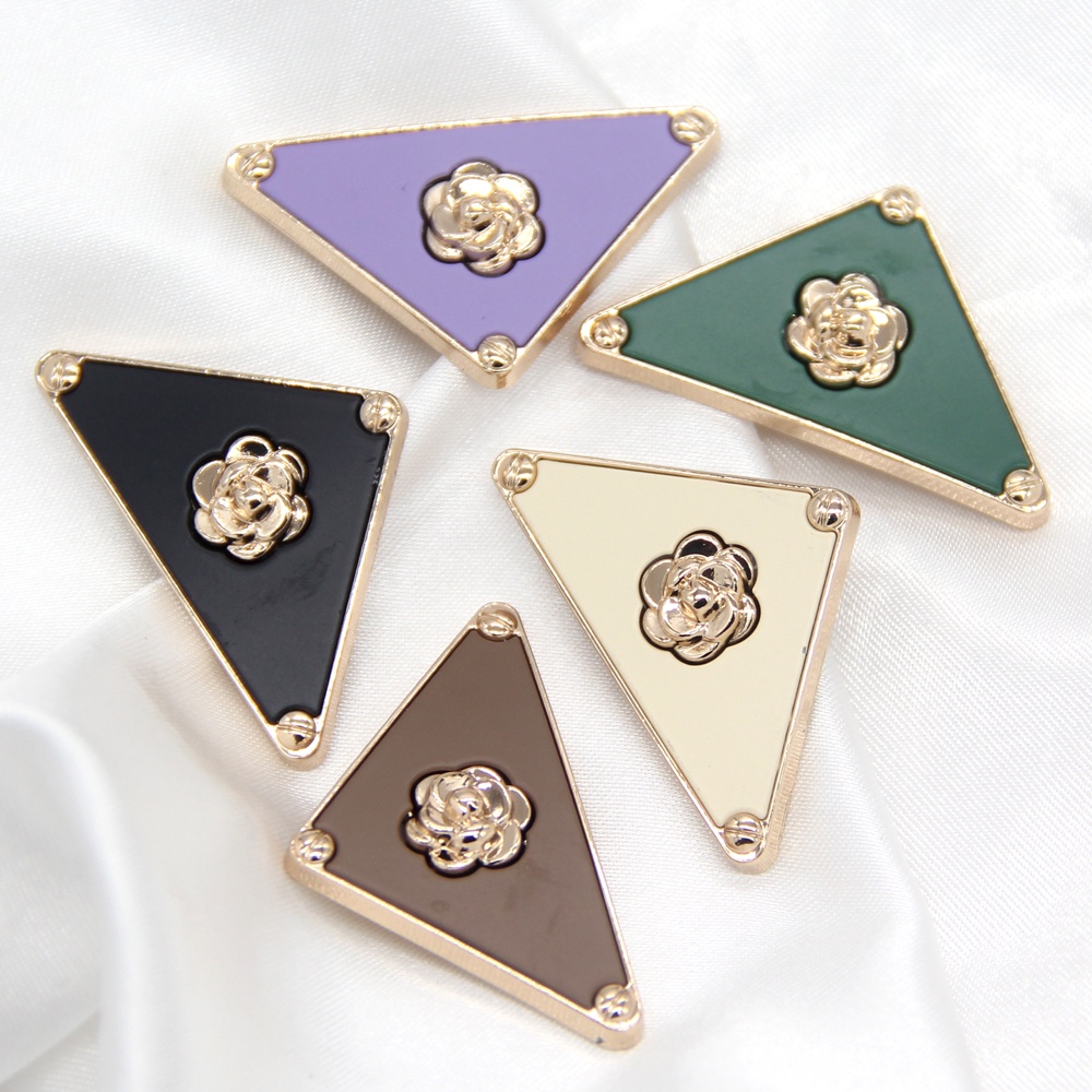 Set 6 Nút Áo Khoác Hình Tam Giác Bằng Kim Loại Họa Tiết Hoa Màu Vàng Kim Trang Trí Thủ Công Cho Nữ
